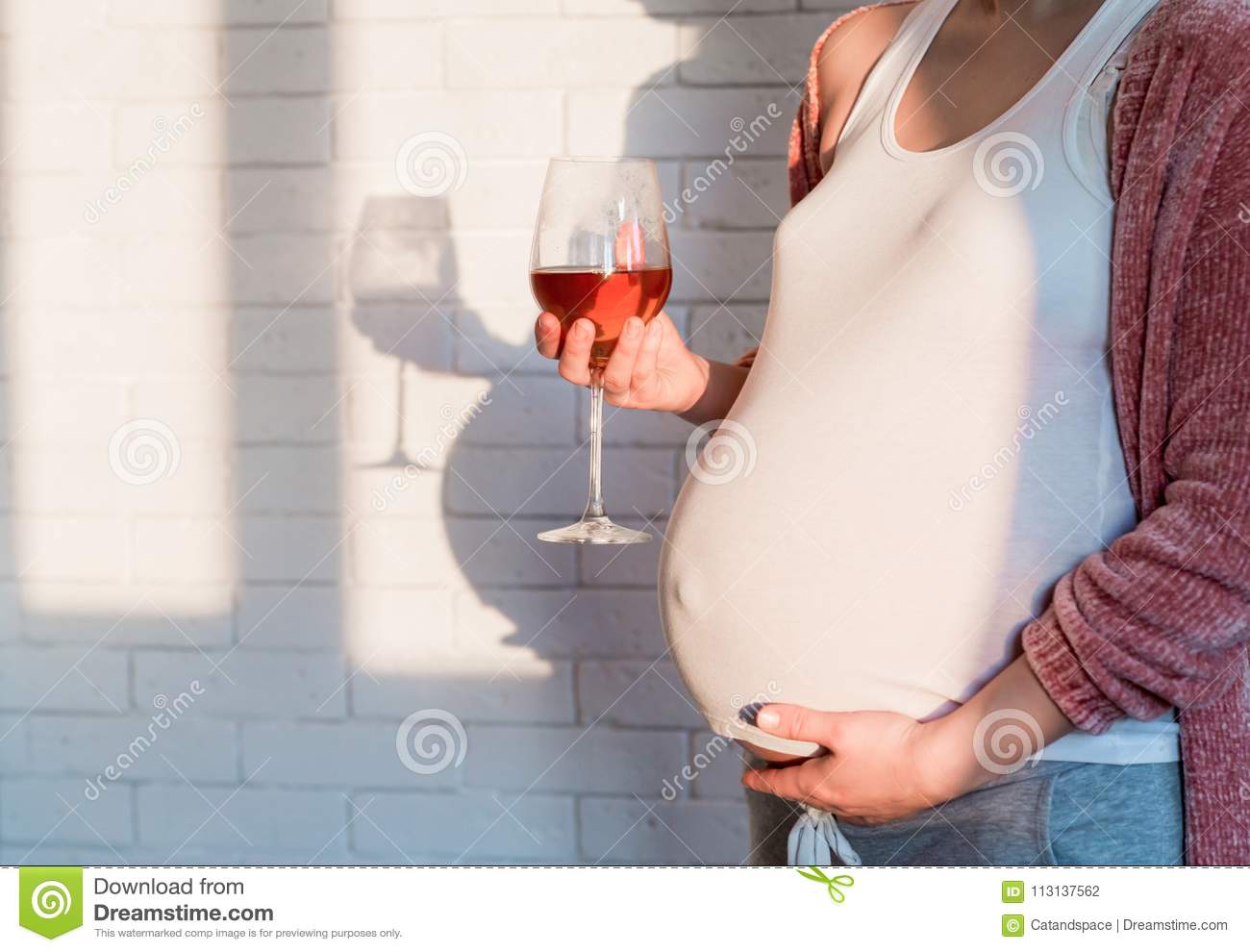 verre de vin rouge enceinte